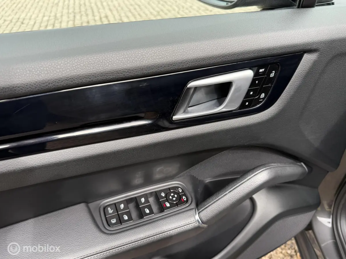 3.0 E-Hybrid SPORT DESIGN | TOPSTAAT