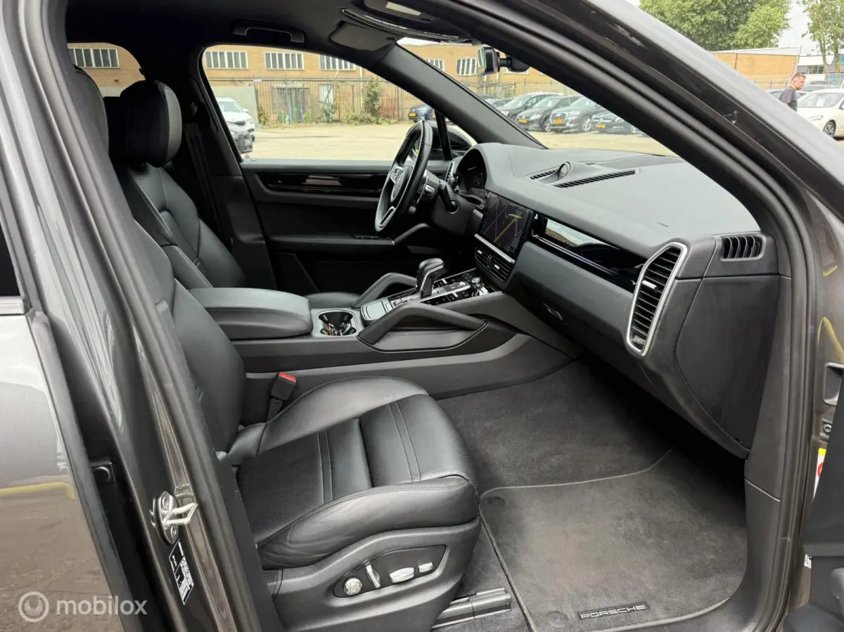 3.0 E-Hybrid SPORT DESIGN | TOPSTAAT