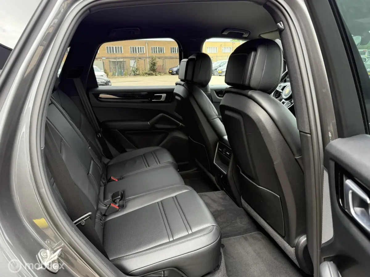 3.0 E-Hybrid SPORT DESIGN | TOPSTAAT