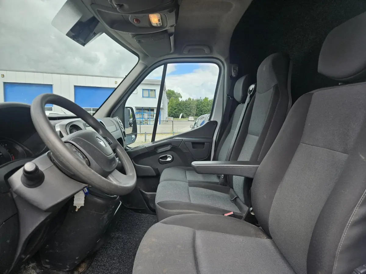 2.3 dCi L3H2 Airco 145 PK Navi 3-zits Cruise