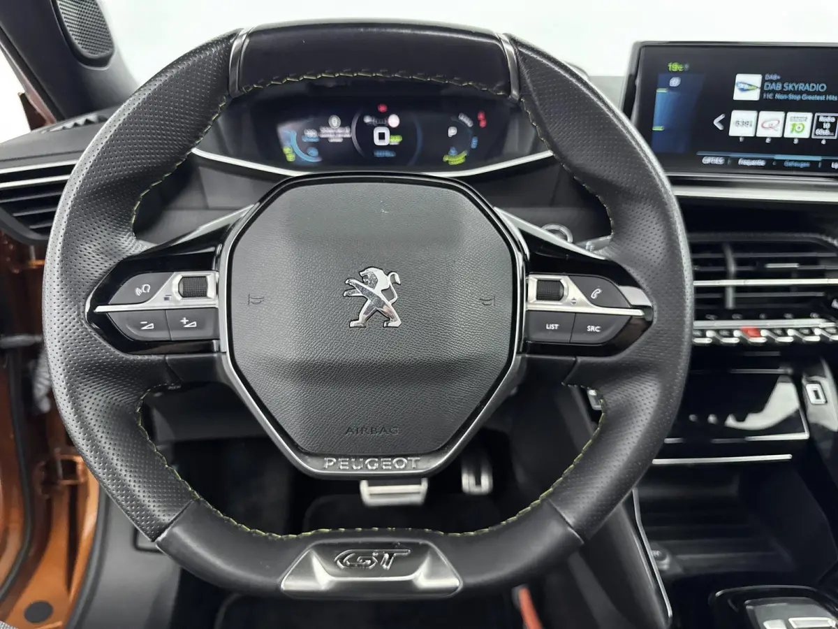 SUV EV GT Pack 50 kWh 136pk | Panorama/Schuifdak | Cruise Control Adaptief | Stoelverwarming | All Season Banden