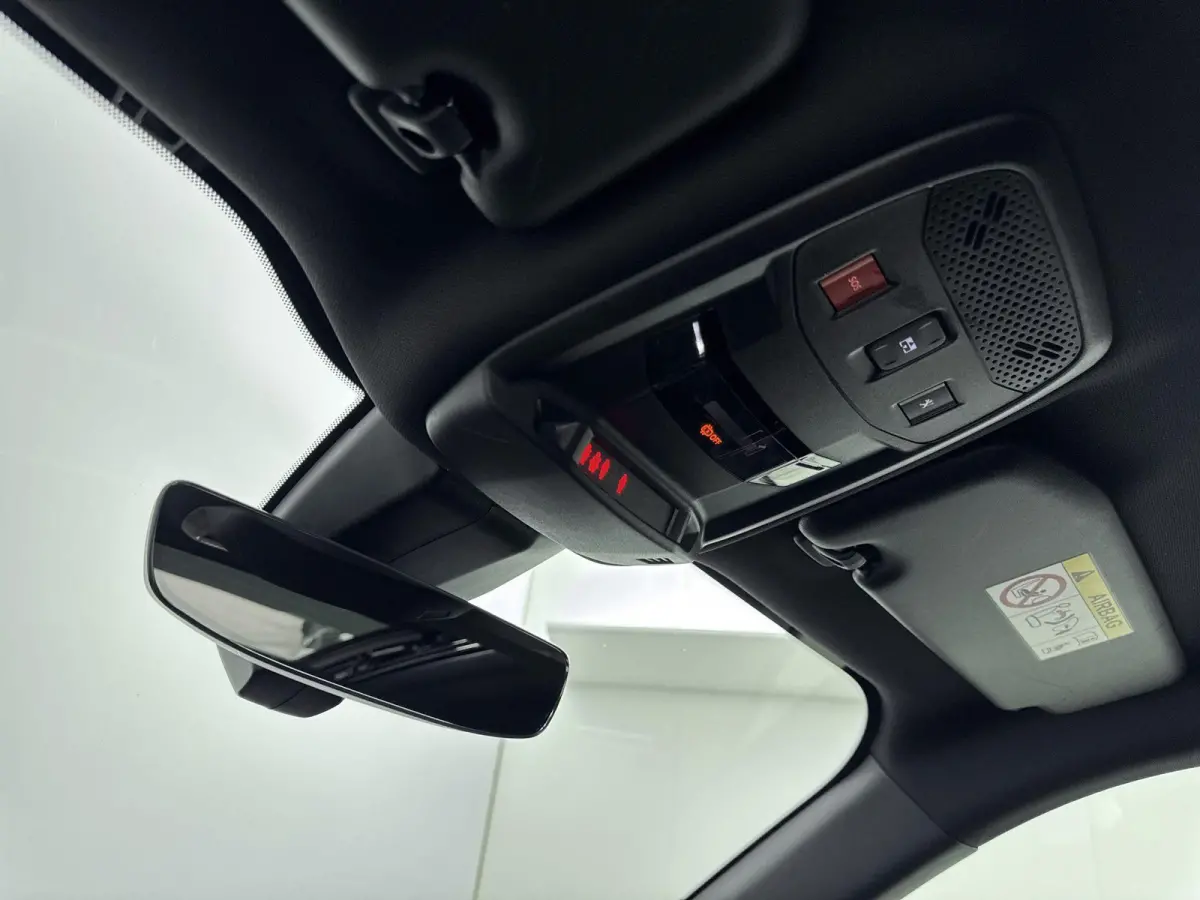 SUV EV GT Pack 50 kWh 136pk | Panorama/Schuifdak | Cruise Control Adaptief | Stoelverwarming | All Season Banden