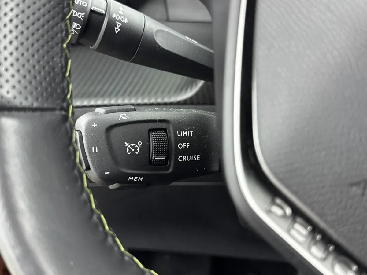 SUV EV GT Pack 50 kWh 136pk | Panorama/Schuifdak | Cruise Control Adaptief | Stoelverwarming | All Season Banden