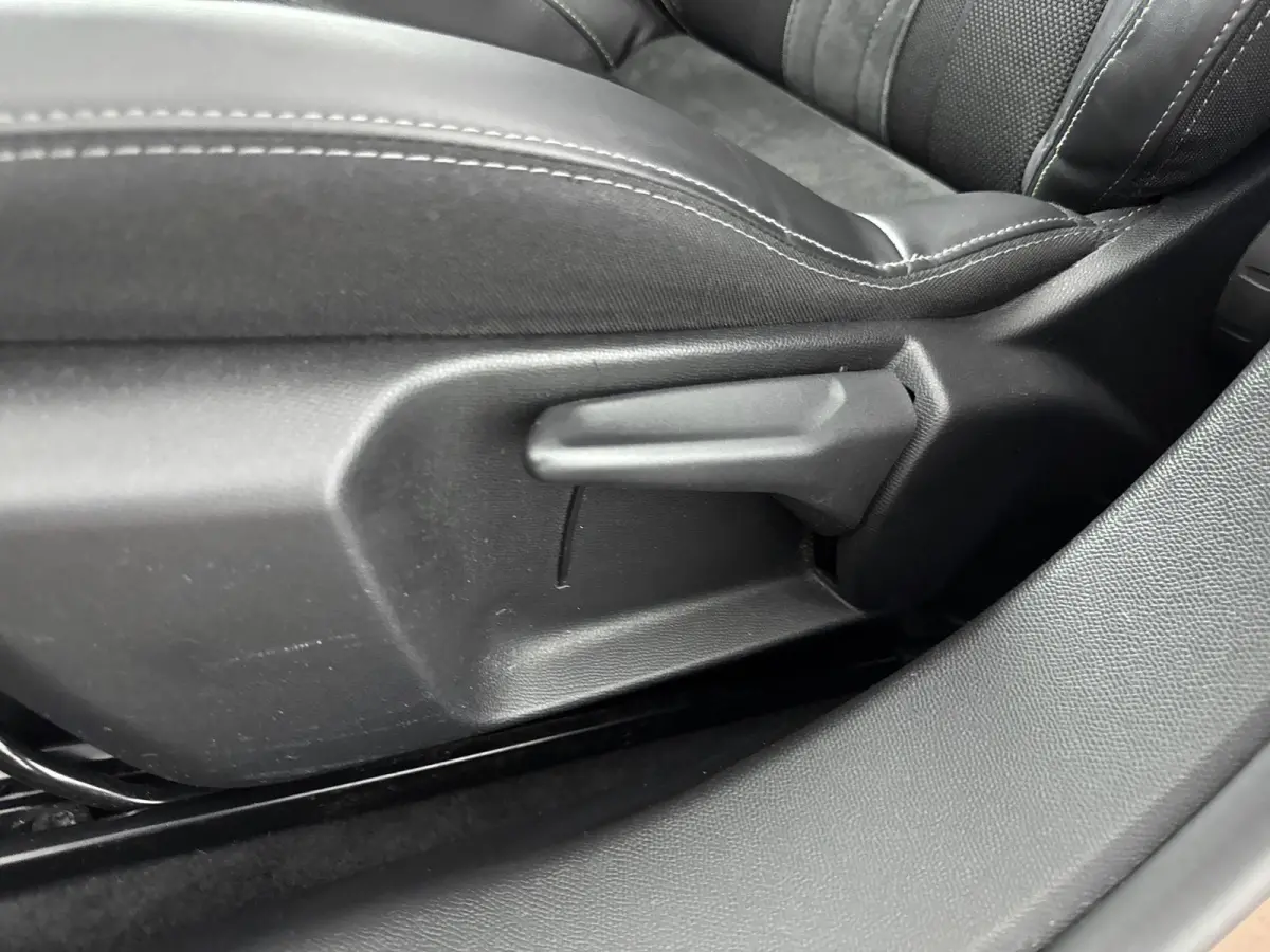 SUV EV GT Pack 50 kWh 136pk | Panorama/Schuifdak | Cruise Control Adaptief | Stoelverwarming | All Season Banden