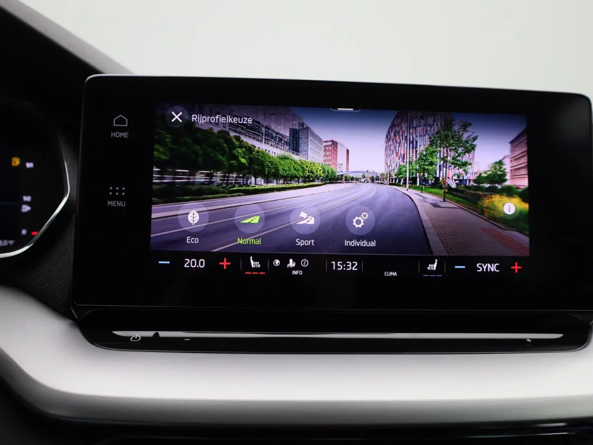 1.0 TSI Business Edition Plus 110 PK | APPLE CARPLAY - ANDROID AUTO | ADAPTIVE CRUISE CONTROL | ELEKTRISCHE KOFFERKLEP | STOELVERWARMING |