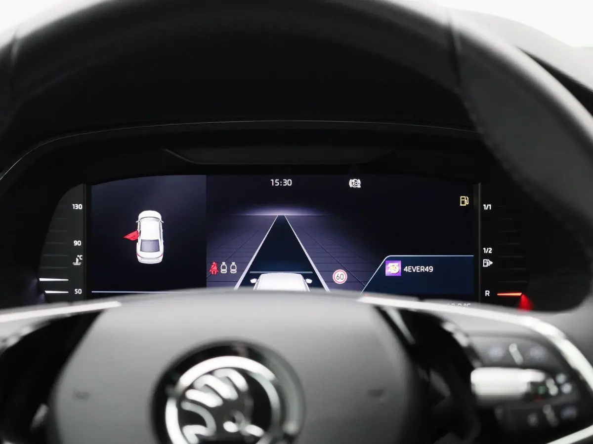 1.0 TSI Business Edition Plus 110 PK | APPLE CARPLAY - ANDROID AUTO | ADAPTIVE CRUISE CONTROL | ELEKTRISCHE KOFFERKLEP | STOELVERWARMING |