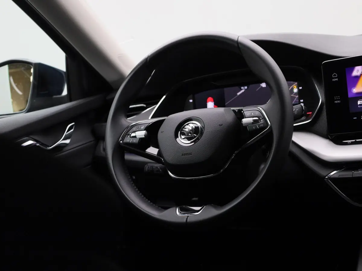 1.0 TSI Business Edition Plus 110 PK | APPLE CARPLAY - ANDROID AUTO | ADAPTIVE CRUISE CONTROL | ELEKTRISCHE KOFFERKLEP | STOELVERWARMING |
