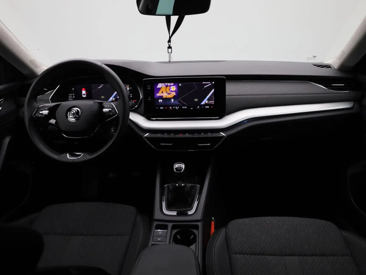 1.0 TSI Business Edition Plus 110 PK | APPLE CARPLAY - ANDROID AUTO | ADAPTIVE CRUISE CONTROL | ELEKTRISCHE KOFFERKLEP | STOELVERWARMING |