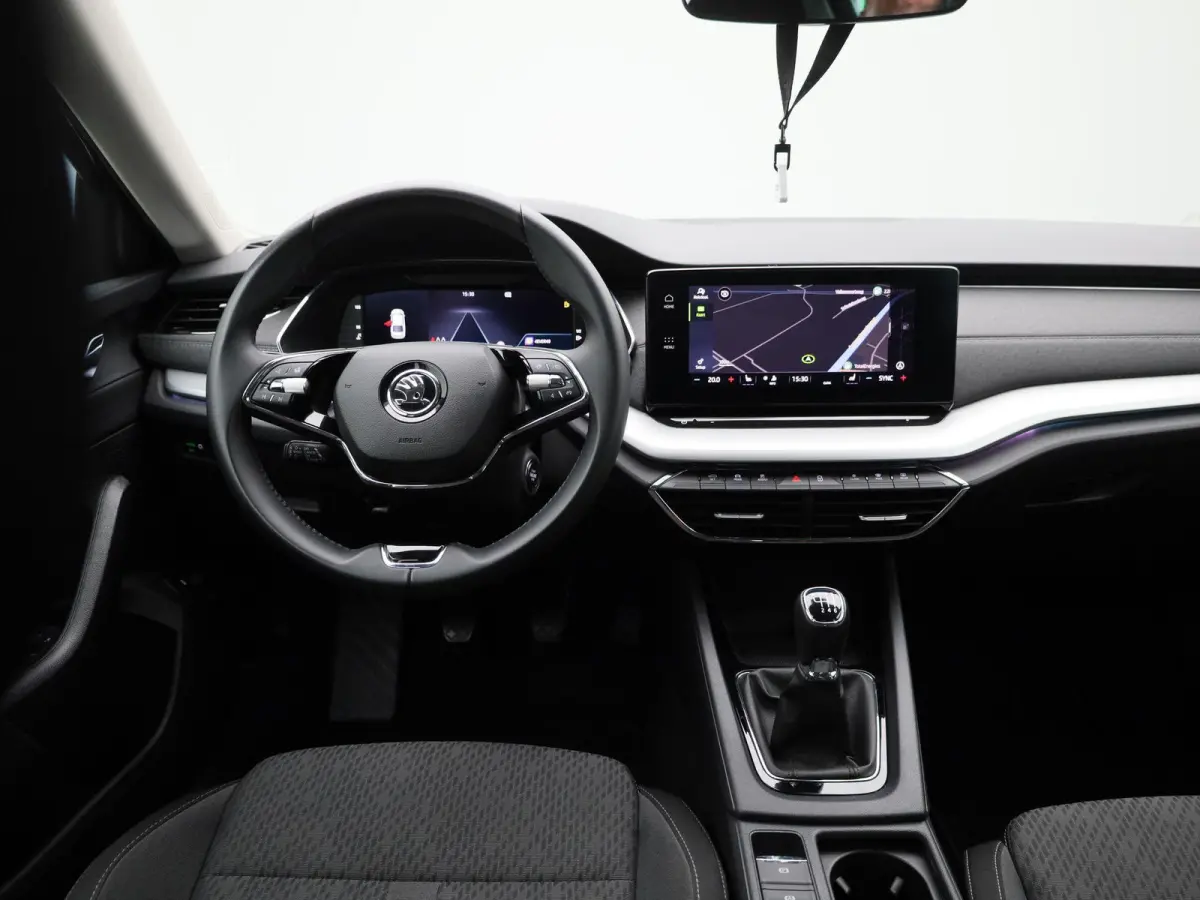 1.0 TSI Business Edition Plus 110 PK | APPLE CARPLAY - ANDROID AUTO | ADAPTIVE CRUISE CONTROL | ELEKTRISCHE KOFFERKLEP | STOELVERWARMING |