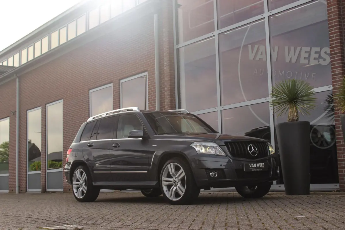 300 4-Matic First Edition | 231 pk | Automaat | Designo | 20 inch | Trekhaak | Xenon | PDC | NL auto | Leder | Navi | Sportstuur | Cruise control | Edition |