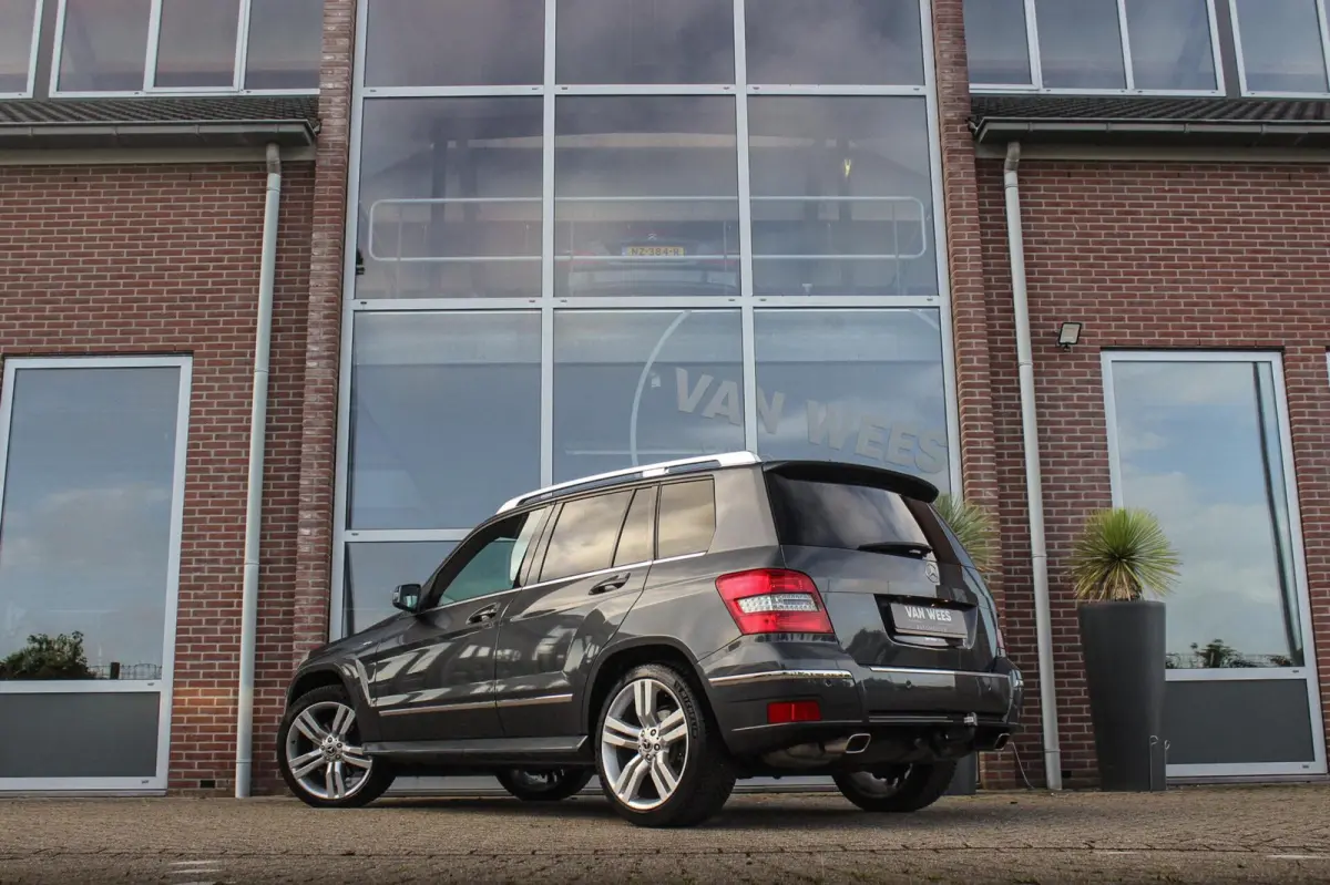 300 4-Matic First Edition | 231 pk | Automaat | Designo | 20 inch | Trekhaak | Xenon | PDC | NL auto | Leder | Navi | Sportstuur | Cruise control | Edition |