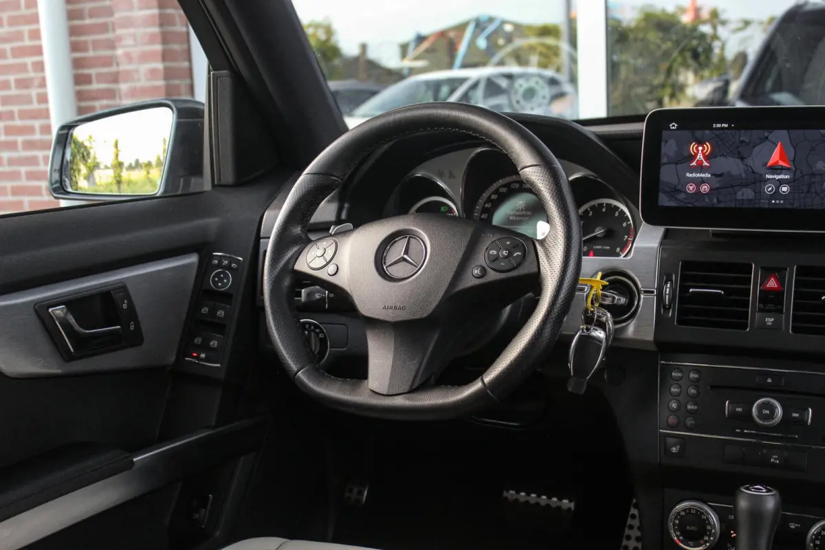300 4-Matic First Edition | 231 pk | Automaat | Designo | 20 inch | Trekhaak | Xenon | PDC | NL auto | Leder | Navi | Sportstuur | Cruise control | Edition |
