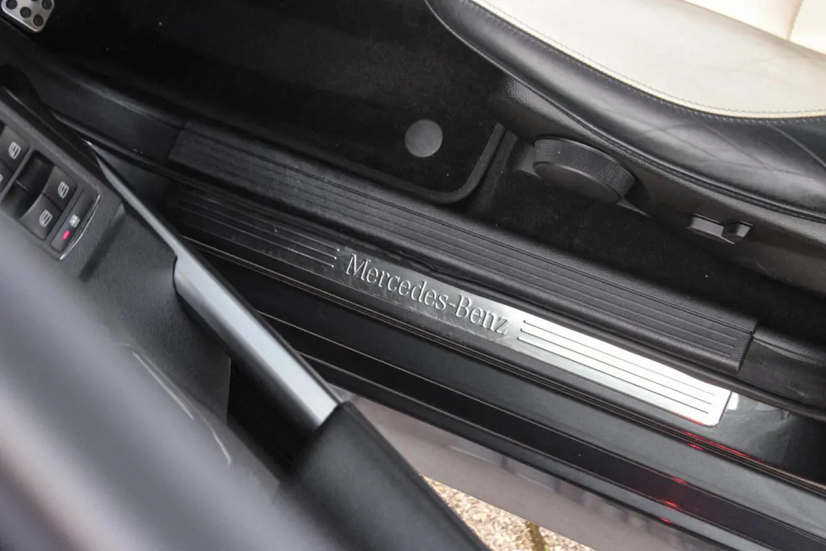 300 4-Matic First Edition | 231 pk | Automaat | Designo | 20 inch | Trekhaak | Xenon | PDC | NL auto | Leder | Navi | Sportstuur | Cruise control | Edition |