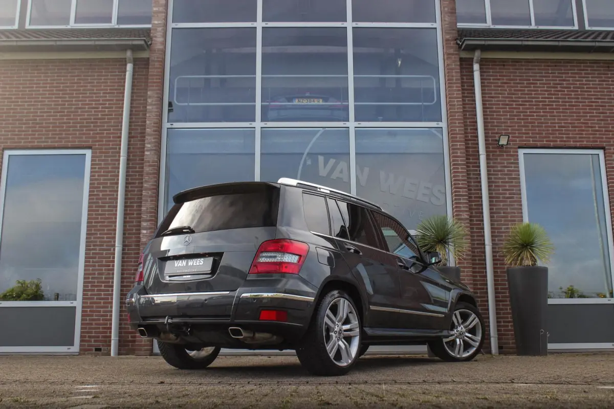 300 4-Matic First Edition | 231 pk | Automaat | Designo | 20 inch | Trekhaak | Xenon | PDC | NL auto | Leder | Navi | Sportstuur | Cruise control | Edition |