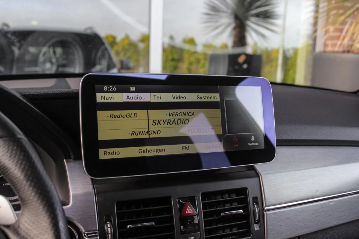 300 4-Matic First Edition | 231 pk | Automaat | Designo | 20 inch | Trekhaak | Xenon | PDC | NL auto | Leder | Navi | Sportstuur | Cruise control | Edition |