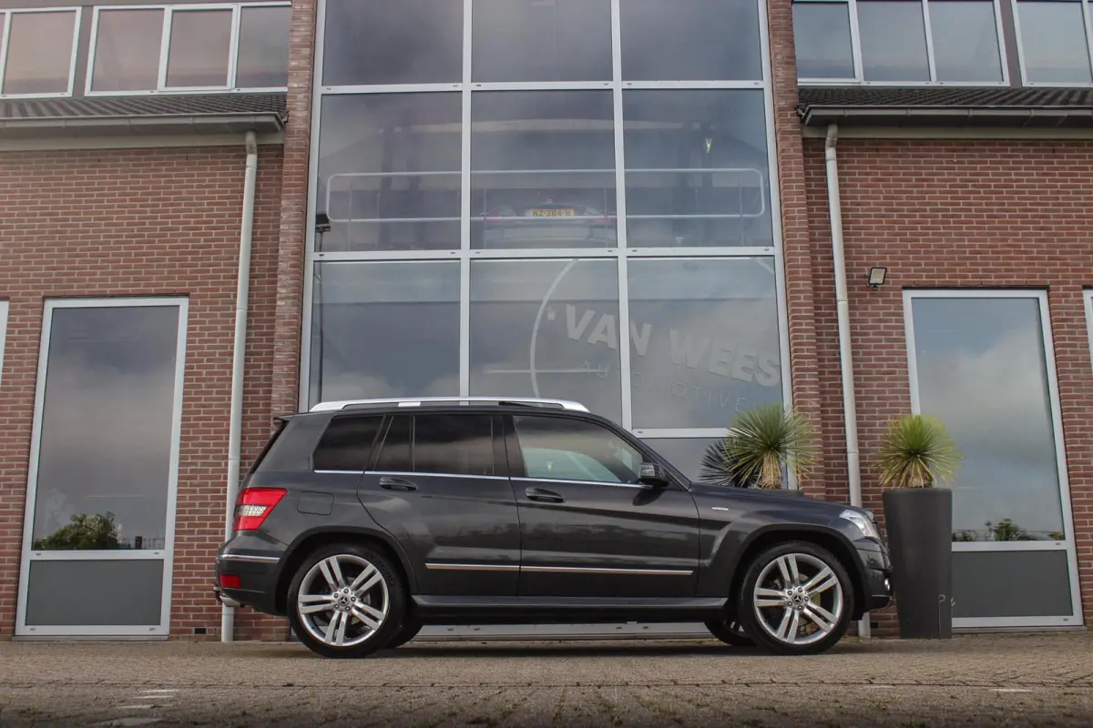 300 4-Matic First Edition | 231 pk | Automaat | Designo | 20 inch | Trekhaak | Xenon | PDC | NL auto | Leder | Navi | Sportstuur | Cruise control | Edition |