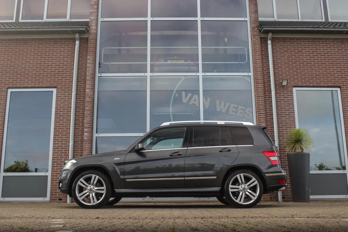 300 4-Matic First Edition | 231 pk | Automaat | Designo | 20 inch | Trekhaak | Xenon | PDC | NL auto | Leder | Navi | Sportstuur | Cruise control | Edition |