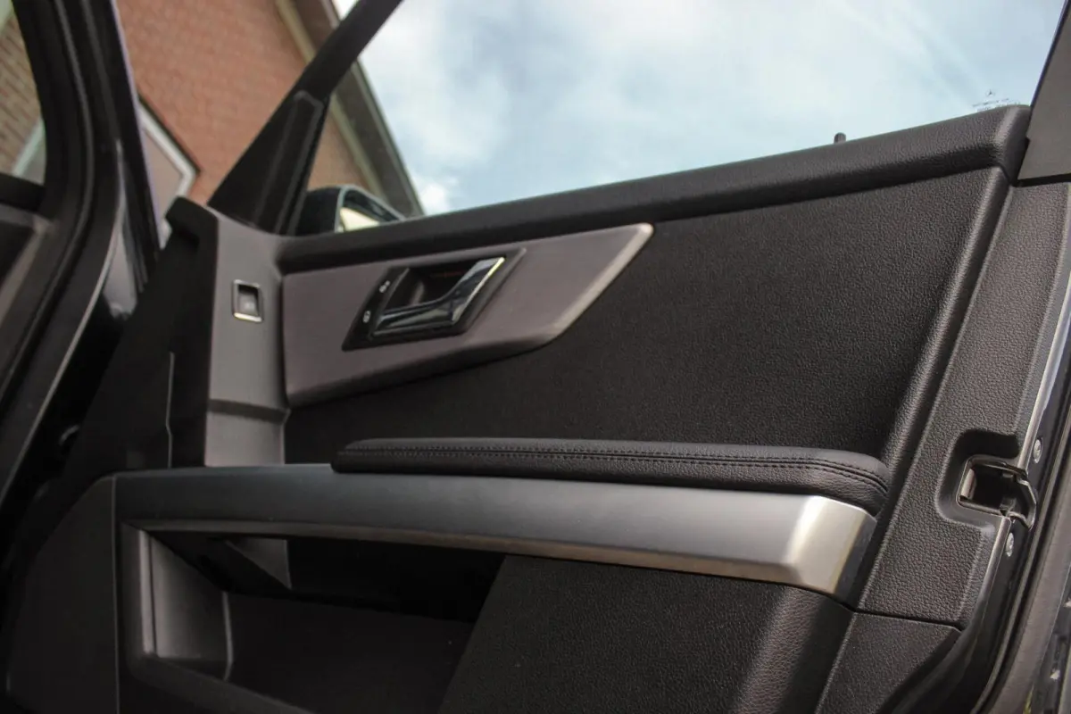 300 4-Matic First Edition | 231 pk | Automaat | Designo | 20 inch | Trekhaak | Xenon | PDC | NL auto | Leder | Navi | Sportstuur | Cruise control | Edition |