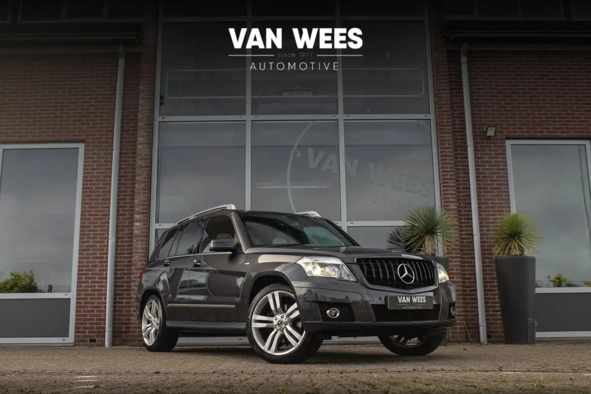 300 4-Matic First Edition | 231 pk | Automaat | Designo | 20 inch | Trekhaak | Xenon | PDC | NL auto | Leder | Navi | Sportstuur | Cruise control | Edition |