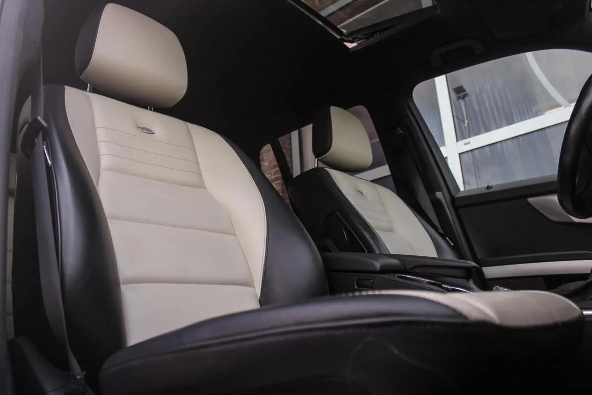 300 4-Matic First Edition | 231 pk | Automaat | Designo | 20 inch | Trekhaak | Xenon | PDC | NL auto | Leder | Navi | Sportstuur | Cruise control | Edition |