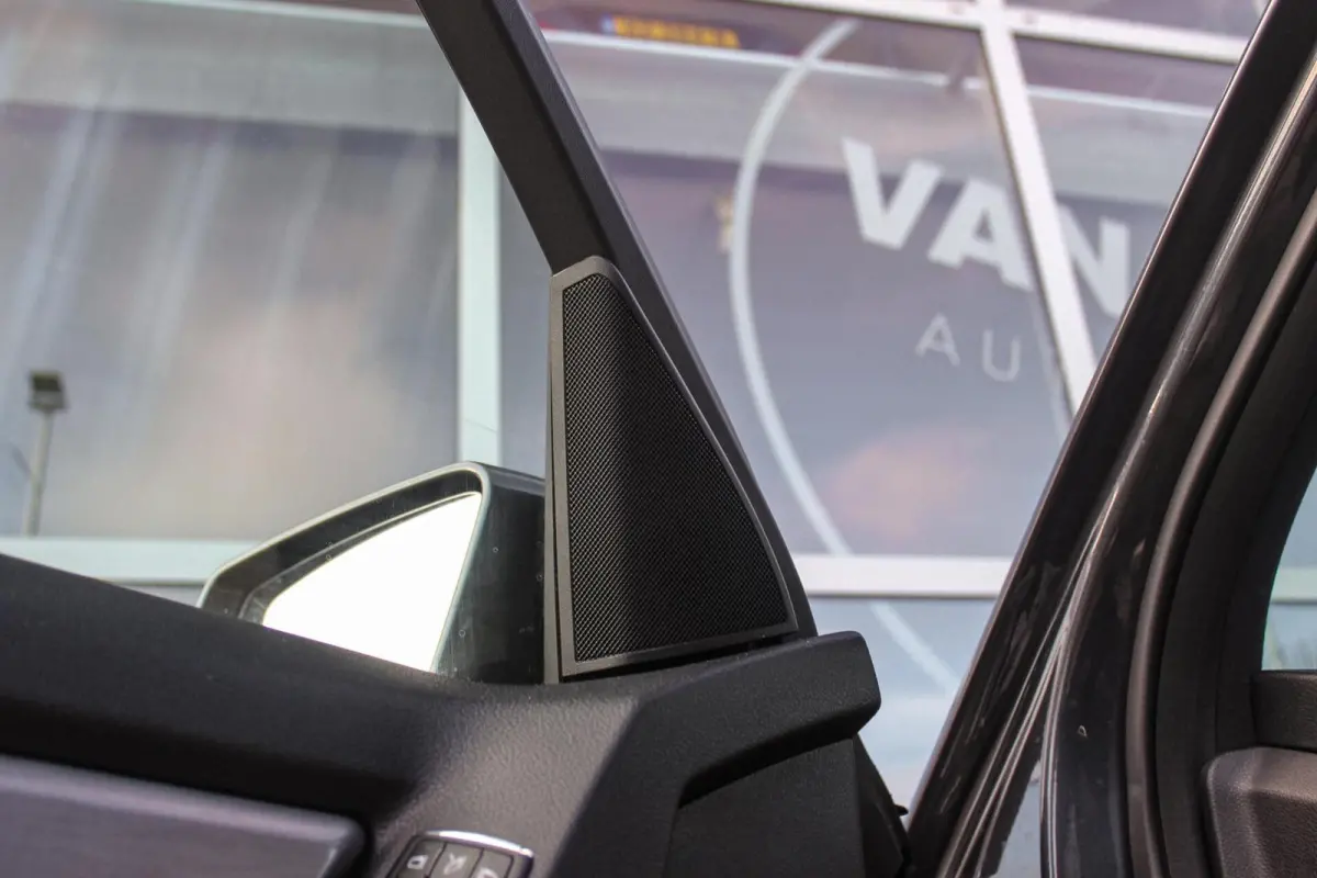 300 4-Matic First Edition | 231 pk | Automaat | Designo | 20 inch | Trekhaak | Xenon | PDC | NL auto | Leder | Navi | Sportstuur | Cruise control | Edition |