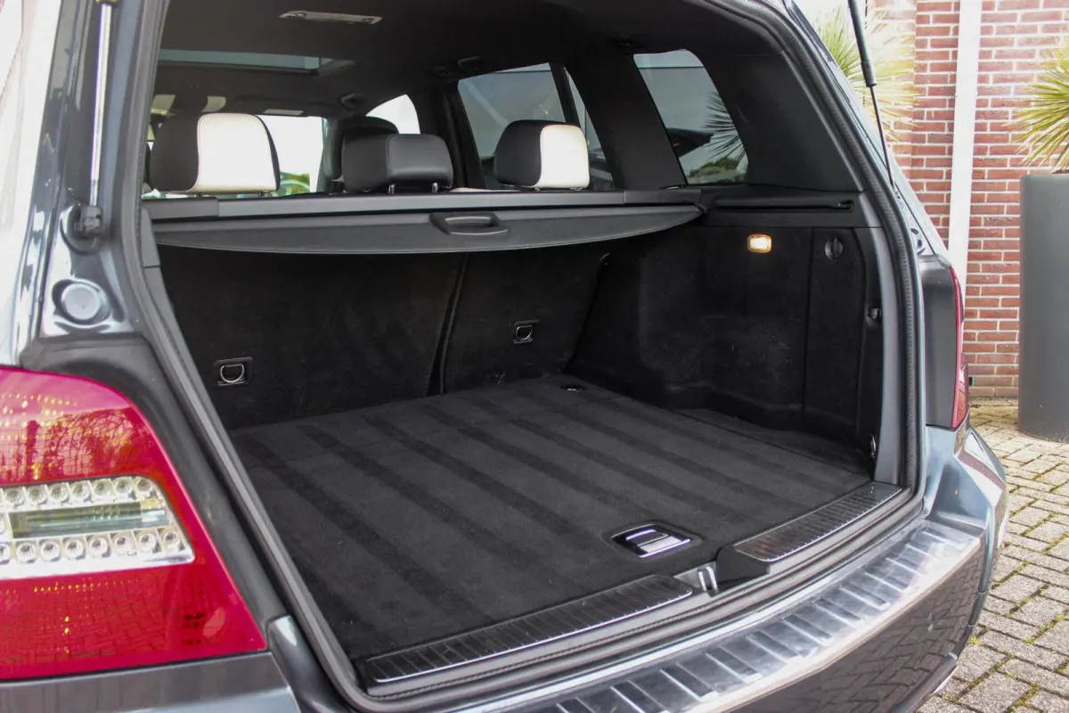 300 4-Matic First Edition | 231 pk | Automaat | Designo | 20 inch | Trekhaak | Xenon | PDC | NL auto | Leder | Navi | Sportstuur | Cruise control | Edition |