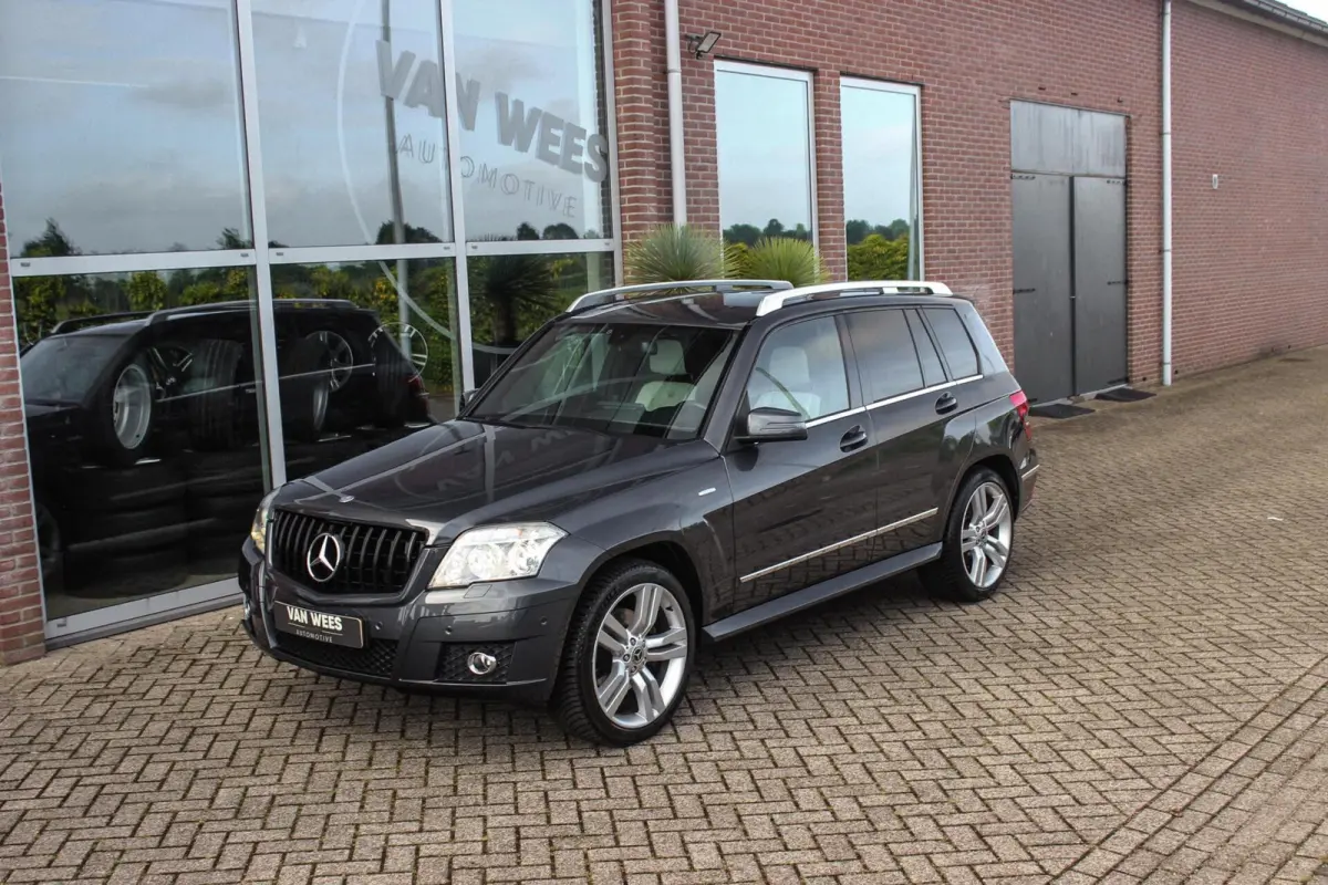 300 4-Matic First Edition | 231 pk | Automaat | Designo | 20 inch | Trekhaak | Xenon | PDC | NL auto | Leder | Navi | Sportstuur | Cruise control | Edition |