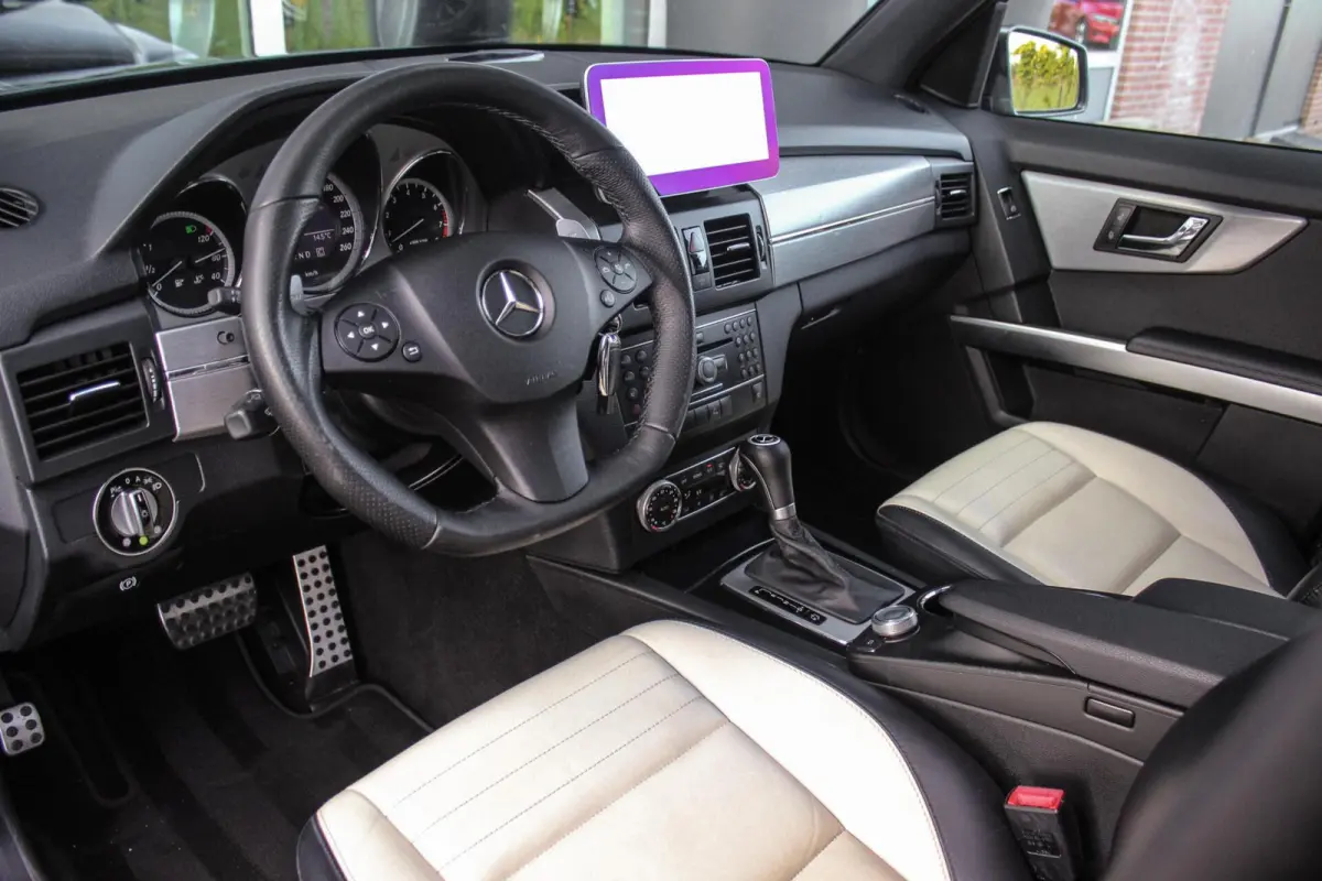 300 4-Matic First Edition | 231 pk | Automaat | Designo | 20 inch | Trekhaak | Xenon | PDC | NL auto | Leder | Navi | Sportstuur | Cruise control | Edition |