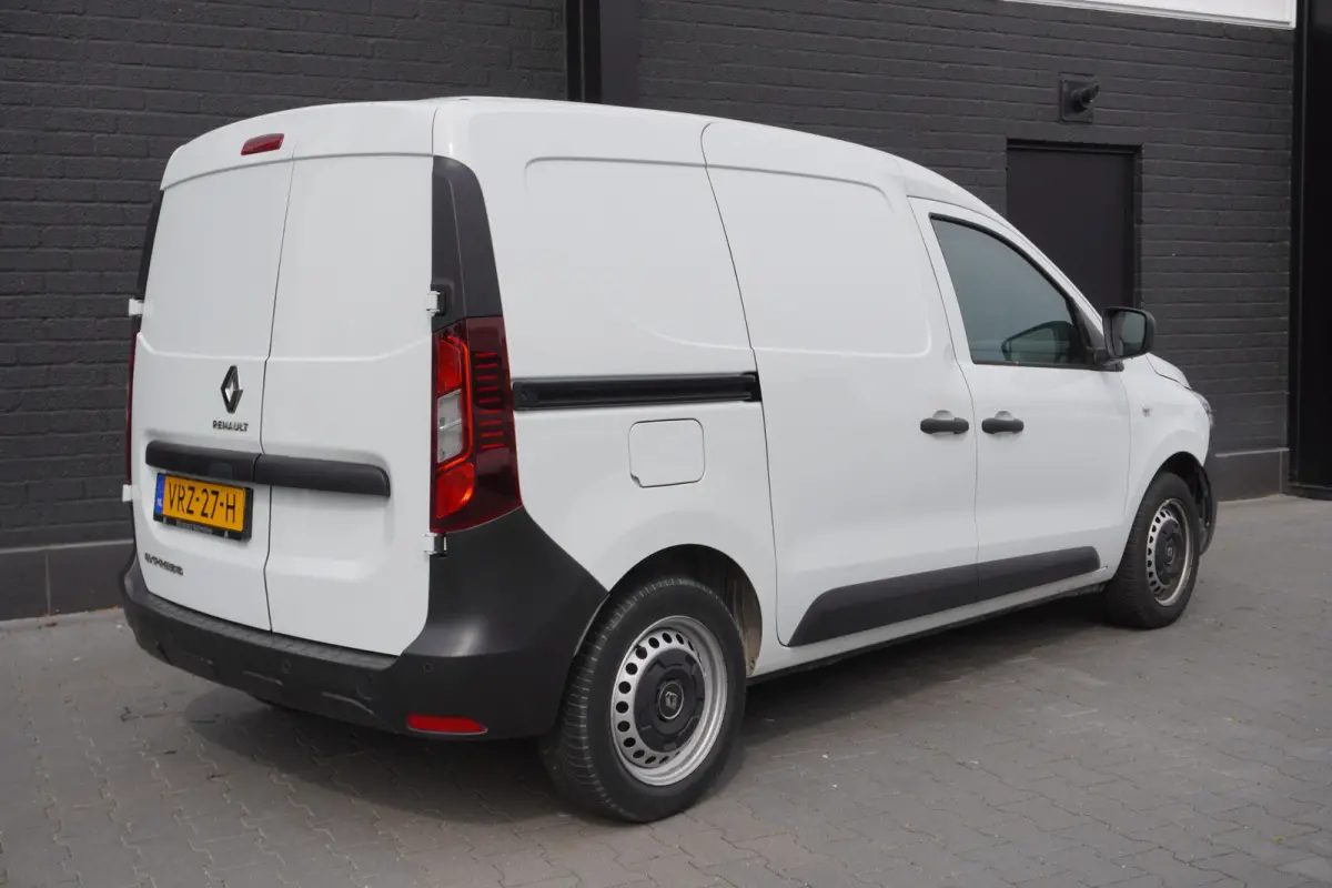 1.5 dCi EURO 6 - Airco - Cruise - PDC - € 10.900,- Excl.