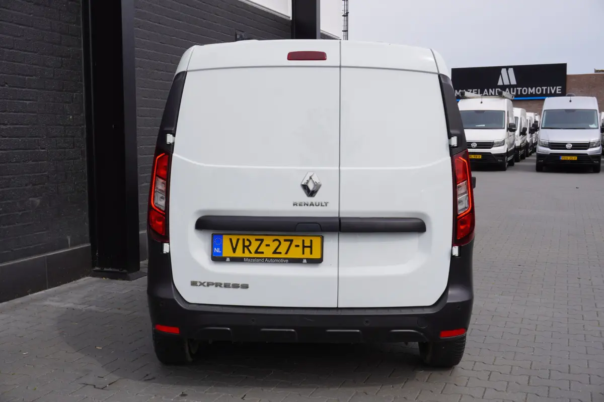 1.5 dCi EURO 6 - Airco - Cruise - PDC - € 10.900,- Excl.