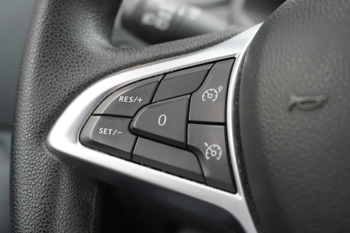 1.5 dCi EURO 6 - Airco - Cruise - PDC - € 10.900,- Excl.