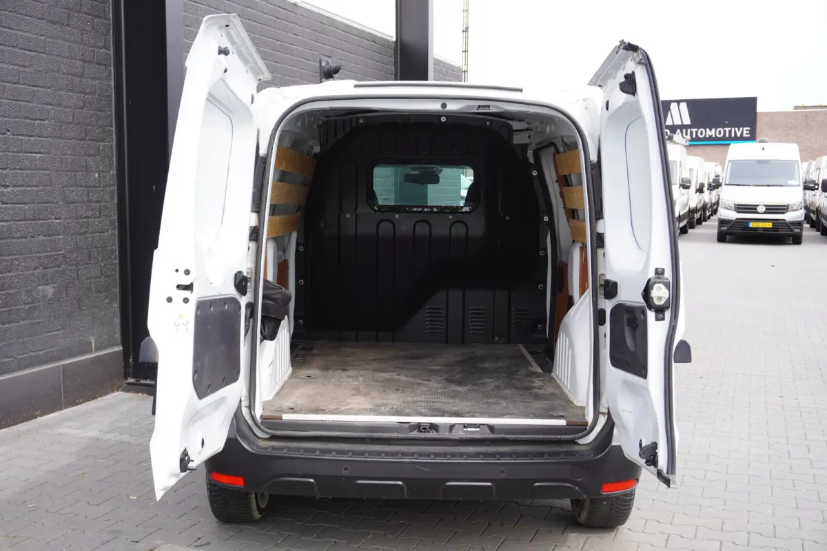 1.5 dCi EURO 6 - Airco - Cruise - PDC - € 10.900,- Excl.