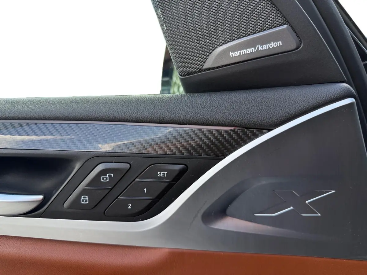xDrive30e High Executive | ELEKTR. TREKHAAK | SET WINTERWIELEN | DASHCAM VOOR + ACHTER | ETC..