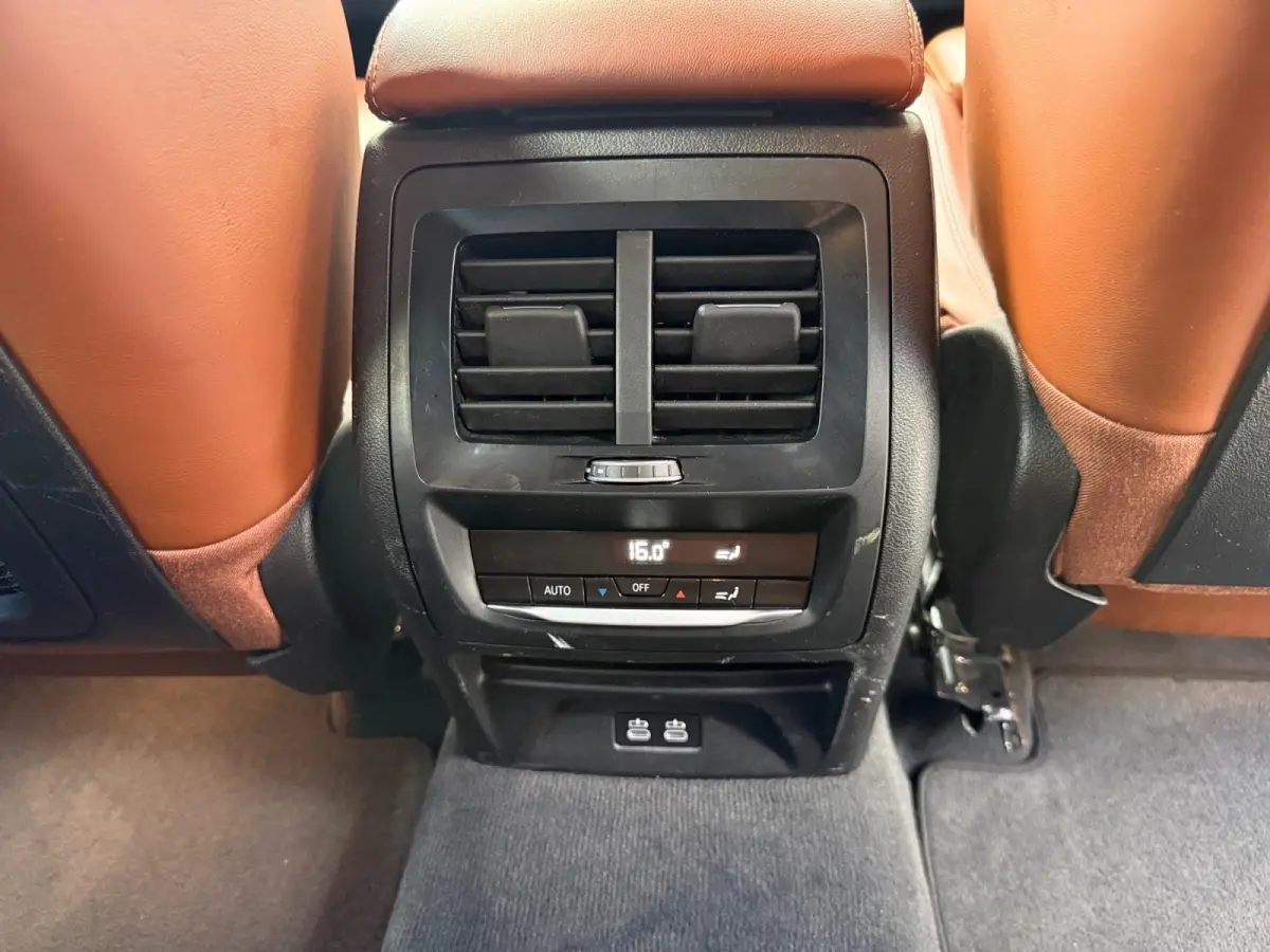 xDrive30e High Executive | ELEKTR. TREKHAAK | SET WINTERWIELEN | DASHCAM VOOR + ACHTER | ETC..