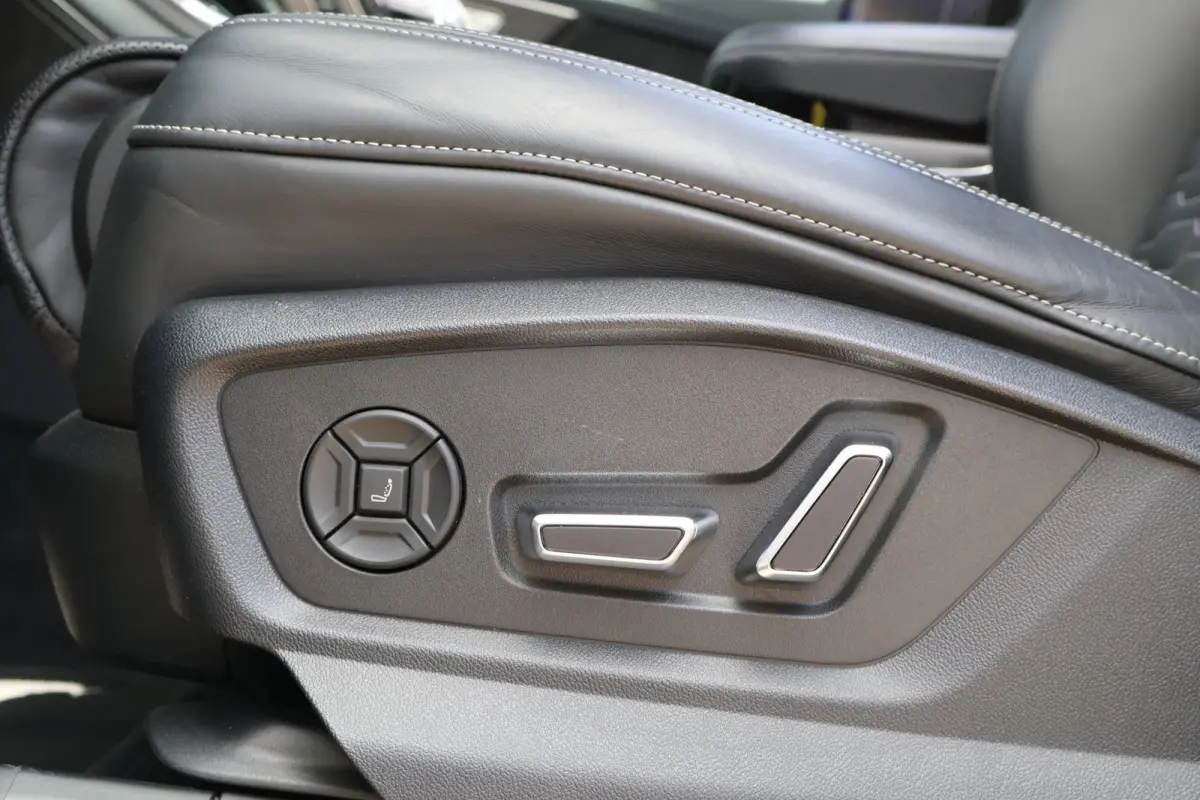 4.0 TFSI RS Q8 quattro URBAN l EXCLUSIVE PAINT GRIGIO TELESTO l PPF l KERAMISCH l CARBON l SOFTCLOSE l HUD l B&O l BTW