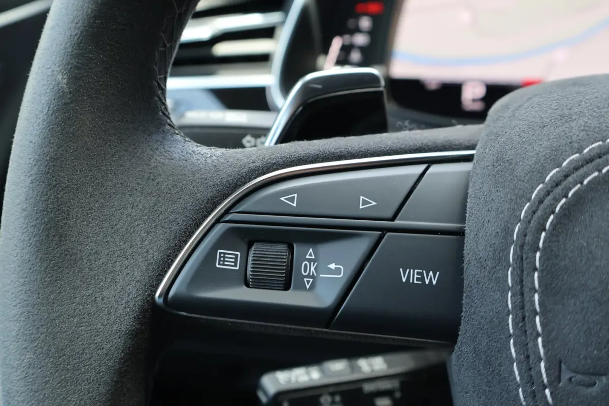 4.0 TFSI RS Q8 quattro URBAN l EXCLUSIVE PAINT GRIGIO TELESTO l PPF l KERAMISCH l CARBON l SOFTCLOSE l HUD l B&O l BTW
