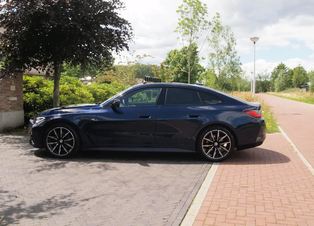 420i Business Edition Plus | M-Pakket | Panoramadak | Camera | Sfeerverlichting | Leer |