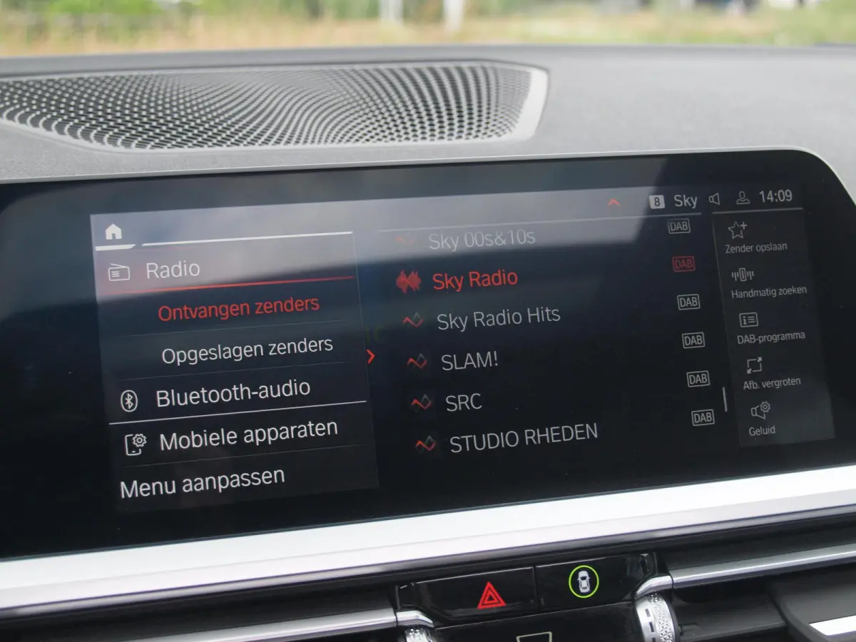 420i Business Edition Plus | M-Pakket | Panoramadak | Camera | Sfeerverlichting | Leer |
