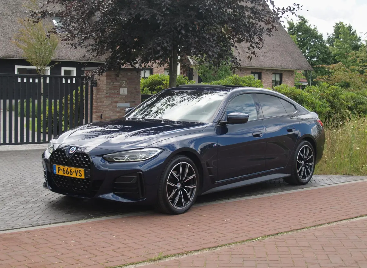 420i Business Edition Plus | M-Pakket | Panoramadak | Camera | Sfeerverlichting | Leer |