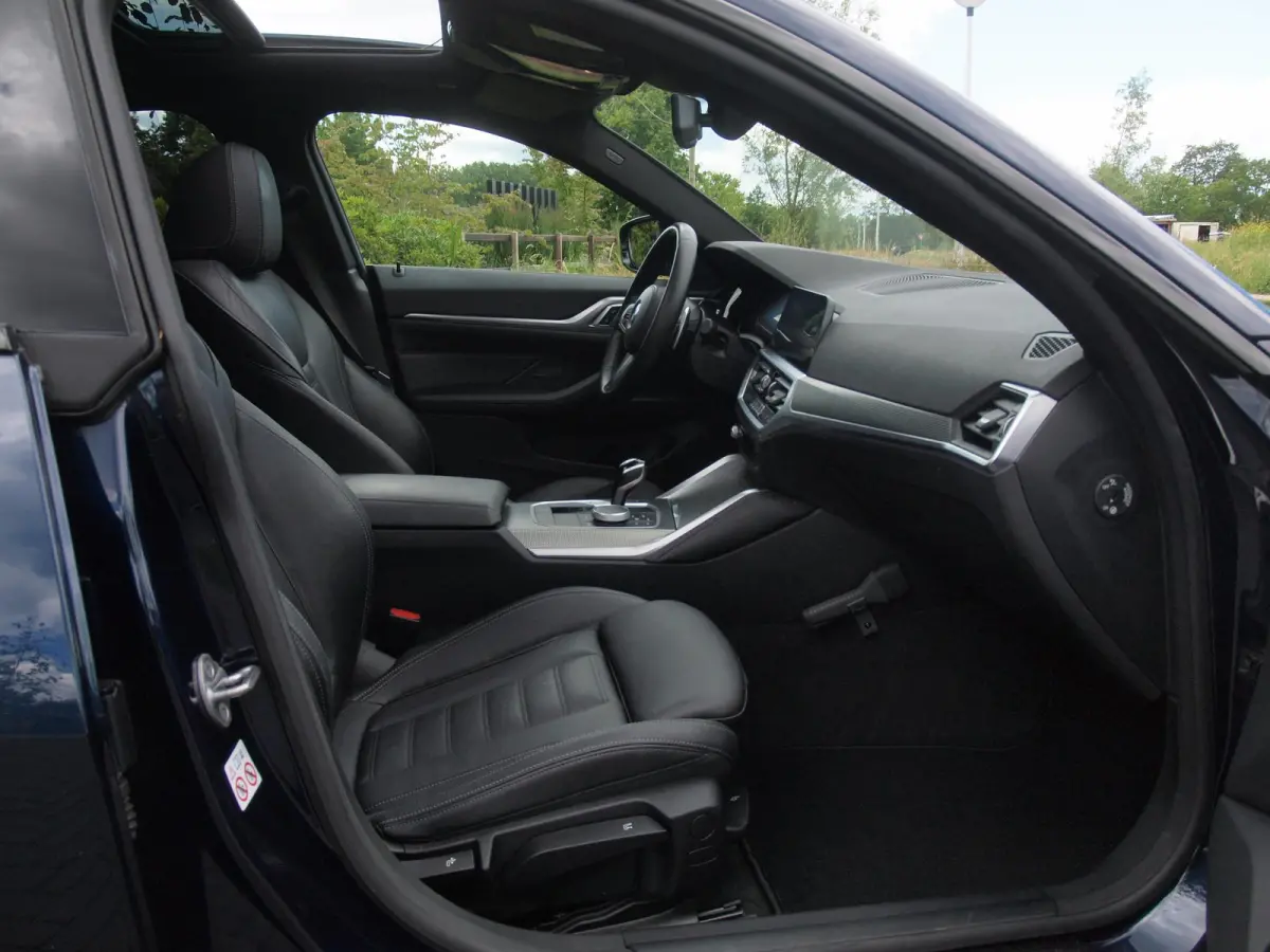 420i Business Edition Plus | M-Pakket | Panoramadak | Camera | Sfeerverlichting | Leer |