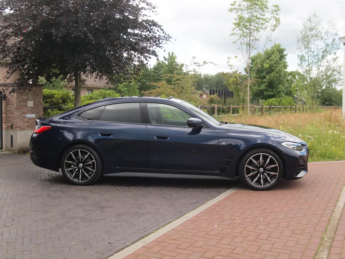 420i Business Edition Plus | M-Pakket | Panoramadak | Camera | Sfeerverlichting | Leer |