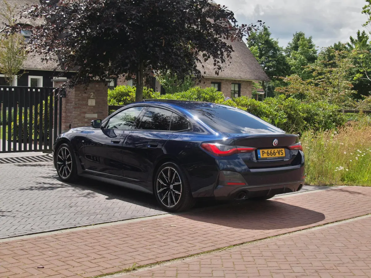 420i Business Edition Plus | M-Pakket | Panoramadak | Camera | Sfeerverlichting | Leer |