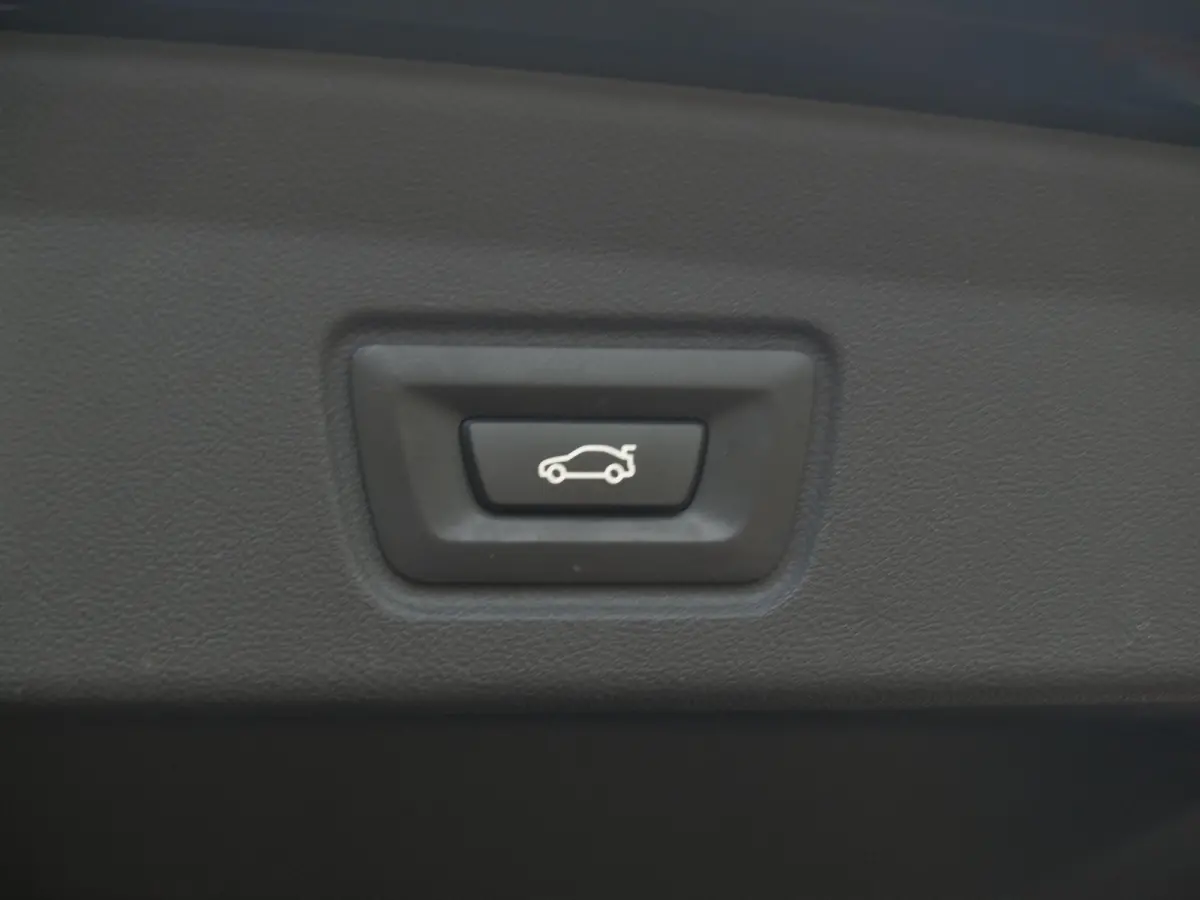 420i Business Edition Plus | M-Pakket | Panoramadak | Camera | Sfeerverlichting | Leer |