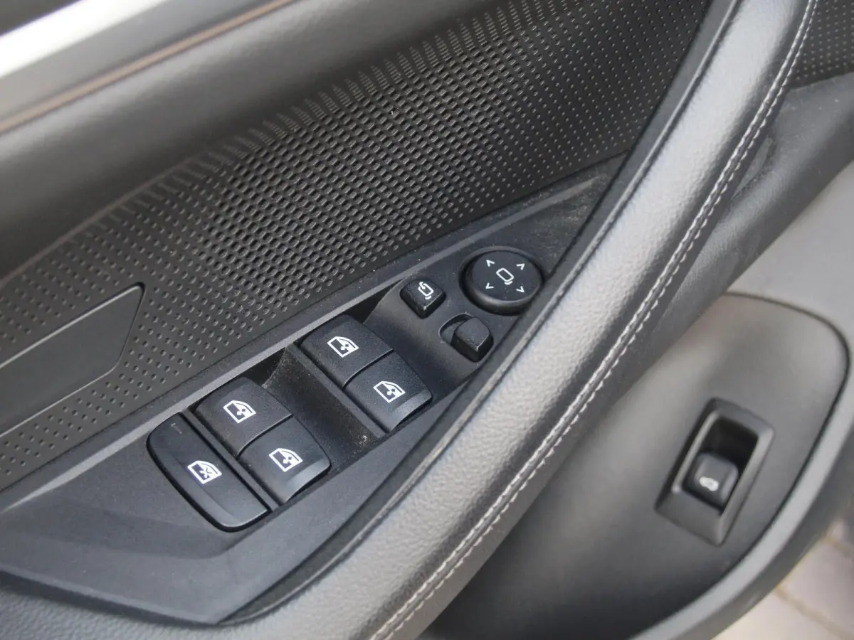 420i Business Edition Plus | M-Pakket | Panoramadak | Camera | Sfeerverlichting | Leer |