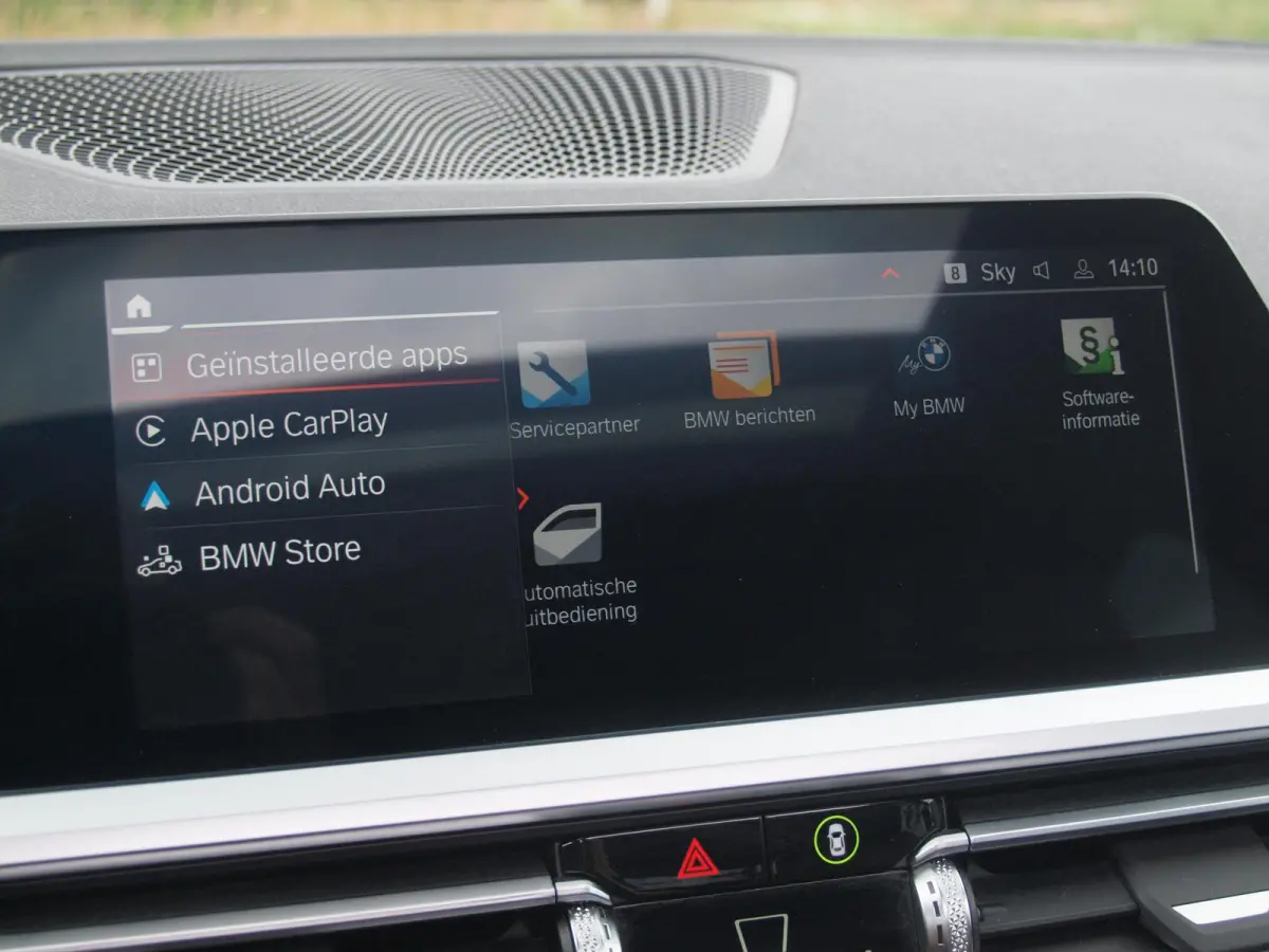 420i Business Edition Plus | M-Pakket | Panoramadak | Camera | Sfeerverlichting | Leer |