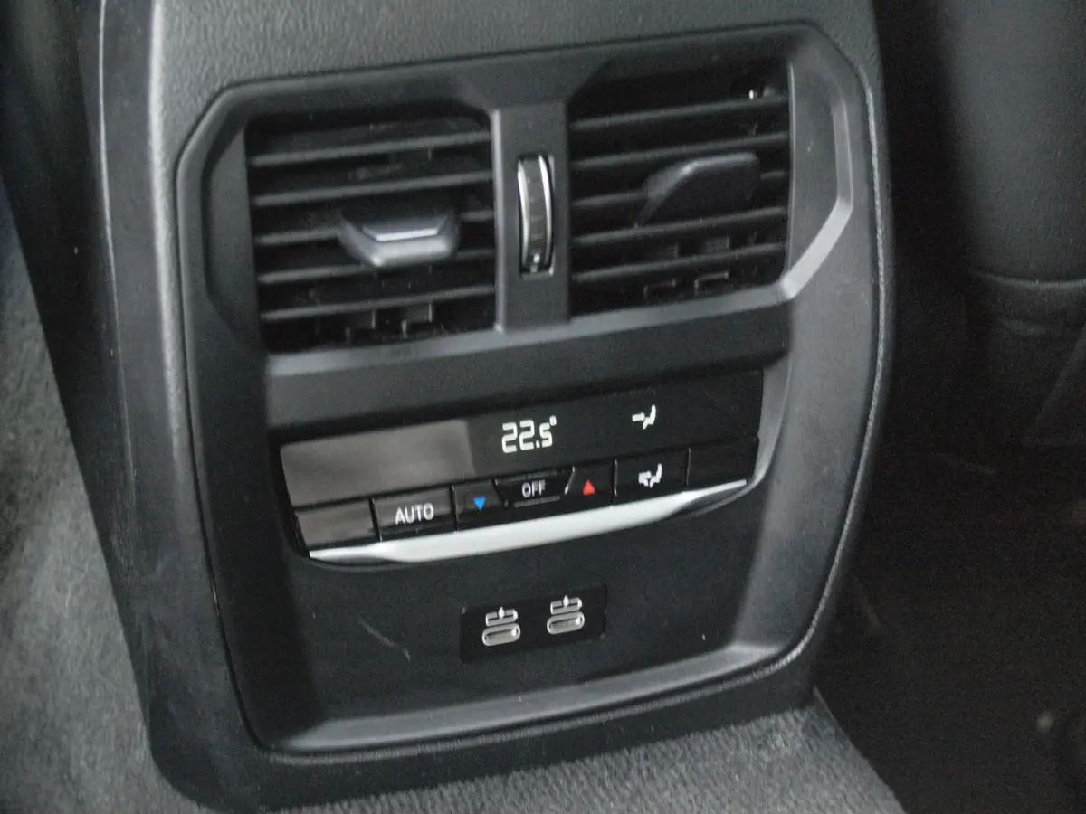 420i Business Edition Plus | M-Pakket | Panoramadak | Camera | Sfeerverlichting | Leer |