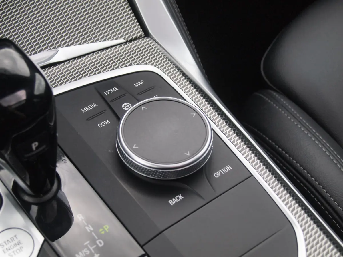 420i Business Edition Plus | M-Pakket | Panoramadak | Camera | Sfeerverlichting | Leer |