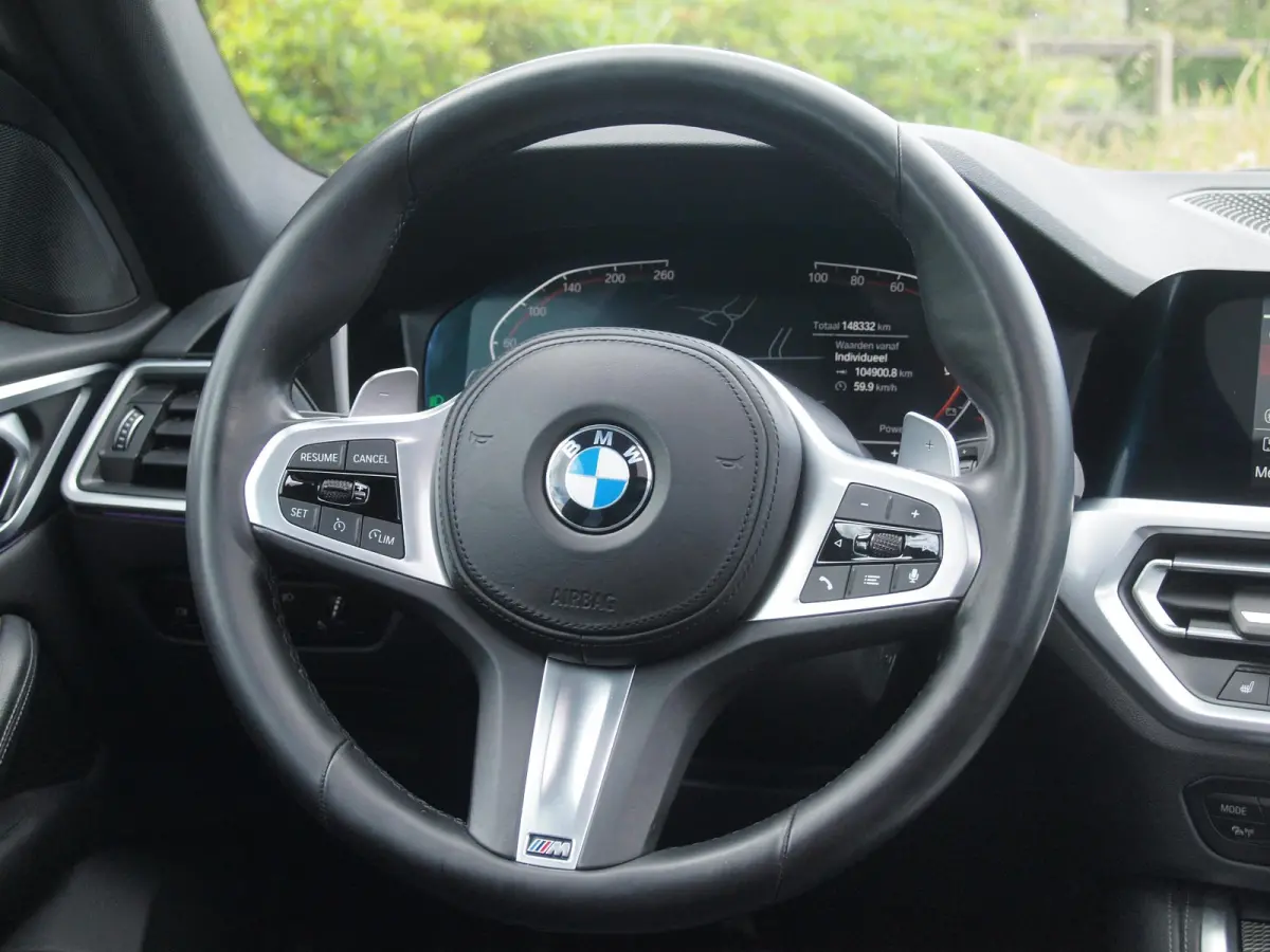 420i Business Edition Plus | M-Pakket | Panoramadak | Camera | Sfeerverlichting | Leer |