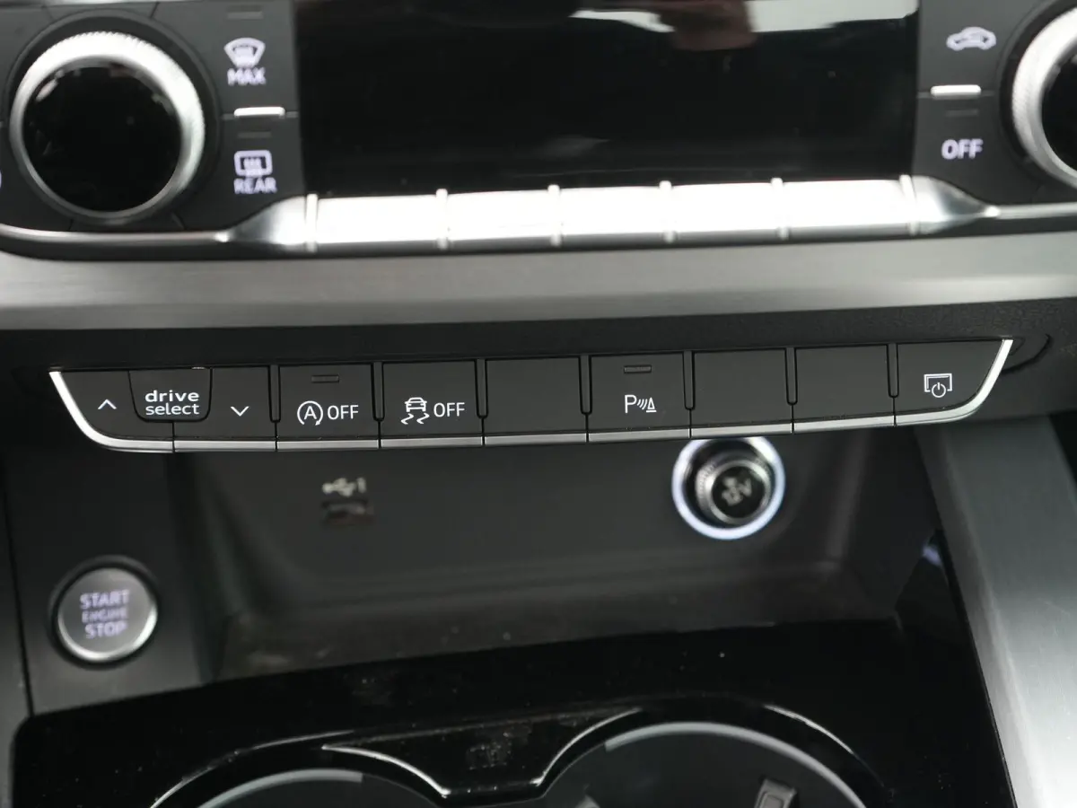 40 TFSI S edition 3X S-LINE | VIRTUAL | AUTOMAAT | HUD | NEK&STOELVERWARMING | S5 GRILL|  HALF LEDER | DODEHOEK DETECTIE | CAMERA | ADAPTIEF | KEYLESS | AFGEVLAKT STUURWIEL |