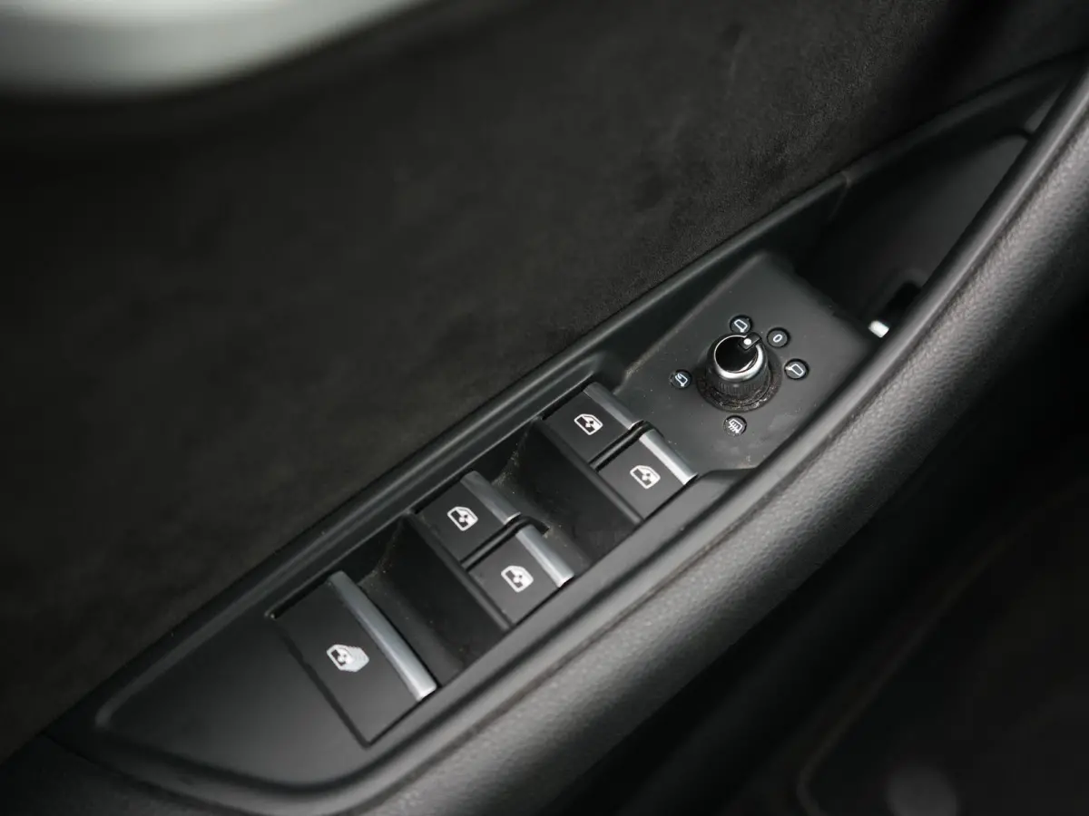40 TFSI S edition 3X S-LINE | VIRTUAL | AUTOMAAT | HUD | NEK&STOELVERWARMING | S5 GRILL|  HALF LEDER | DODEHOEK DETECTIE | CAMERA | ADAPTIEF | KEYLESS | AFGEVLAKT STUURWIEL |